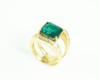 18k (750) Yellow Gold, Diamond and 4.3 Ct Natural Emerald Ring