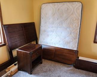 Regular size bed.  Has matching dresser and night stand.