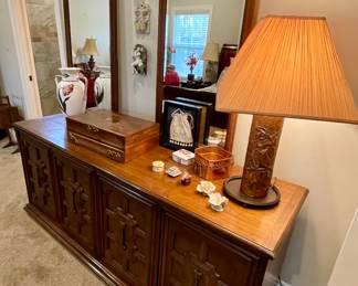 large Stanley dresser with 2 mirrors
