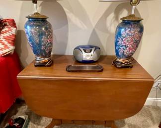 pair of ginger jar lamps, drop leaf table