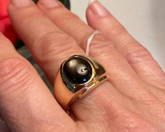 15- $400 - 14kt gold men or women ring with moon stone cabochon. Size 9.5, weight 13.78 gr.