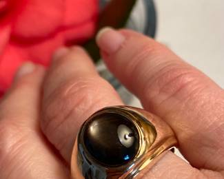 15- $400 - 14kt gold men or women ring with moon stone cabochon. Size 9.5, weight 13.78 gr.