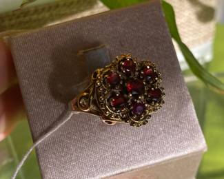 $250 - 14kt gold ring, garnet - sz 6 - 4.75 grams