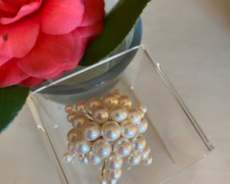 5- $200 - 14kt yellow gold dome brooch or pendant