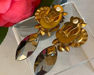 17- $50 Fabulous for Mardi Gras Event 80's vintage set of earrings. Clips back. Very good condition. 3"Long.