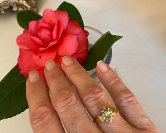 22- $125 - 10kt Yellow gold ring with peridot size 6