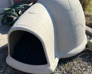 Dog igloos
