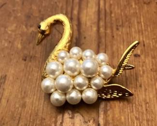 Swan Pin
