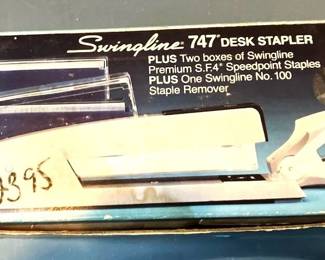 Swingline 747 Stapler with accessories
