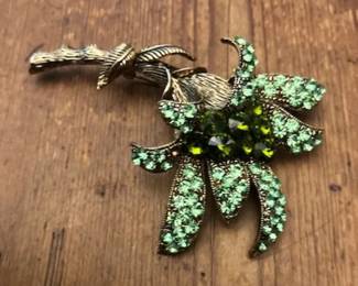 Gorgeous Green Rhinestone Pin
