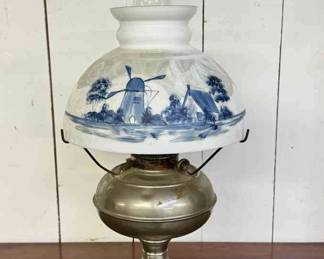 Oil Lamp with Delft scene
