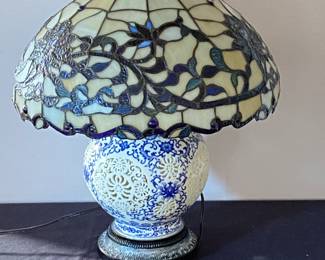 22" Tiffany Style Opal Stained Glass Lamp 