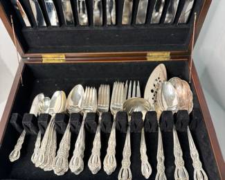 Rogers Bros Grand Heritage Silverplate Flatware Set - Bombay & Co Chest and Table