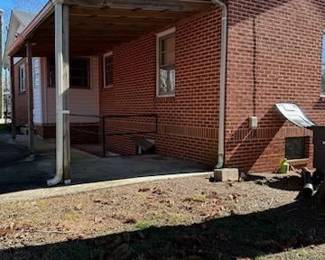 3 bedroom, 2 bath brick home located between Kernersville and Winston Salem. Hardwood floors, full basement, 2 car carport, outdoor storage building. Close to Winston Salem, Kernersville and High Point. Auction will be held at 12:00 noon.