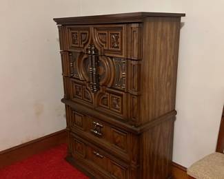 CHEST OF DRAWERS