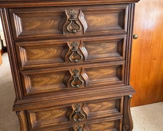 chest of drawers