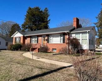 3 bedroom, 2 bath brick home located between Kernersville and Winston Salem. Hardwood floors, full basement, 2 car carport, outdoor storage building. Close to Winston Salem, Kernersville and High Point. Auction will be held at 12:00 noon.