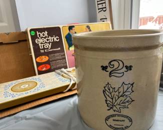 Vintage Western Stoneware 2 Gallon Crock Maple Leaf logo - Rare Size