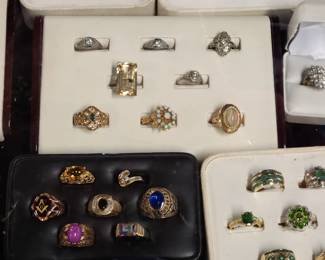 Assorted Gold rings 