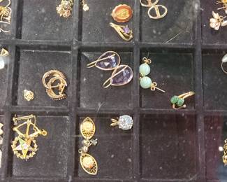 Assorted Gold jewelry 
