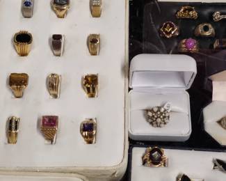 Assorted Gold rings 