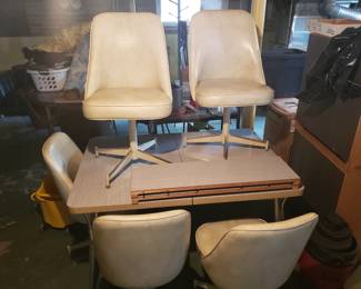 MCM dinette set with two leaves