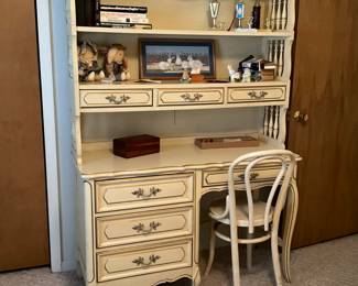 Desk set with bentwood chair