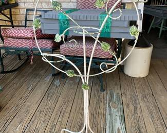 Garden plant stand