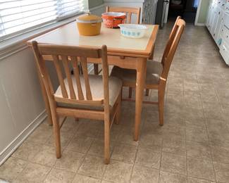 Kitchen table expandable with three chairs