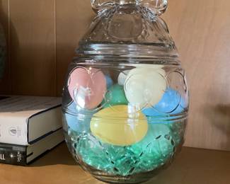 Glass Easter egg with Easter eggs