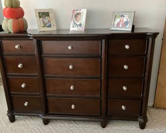 Triple dresser
