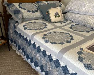 Full bed with quilt like cover