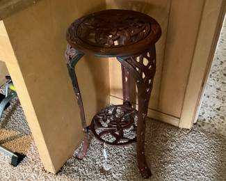 Iron plant stand