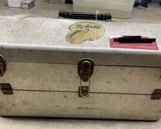 another great vintage tackle box!