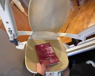 Acorn chair lift, 8 foot in great condition