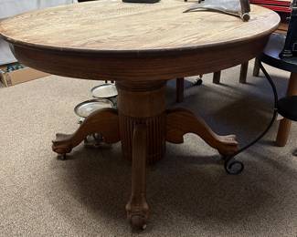 oak pedestal table- no leaves