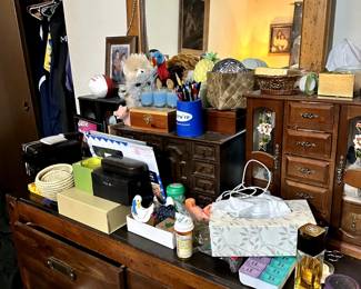 Dresser & mirror with matching nightstands