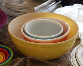 Collectible Pyrex mixing bowls