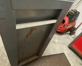 Crafstman tool box side view has some wear