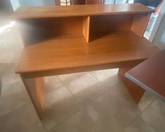 Upper shelf of 5 piece office desk