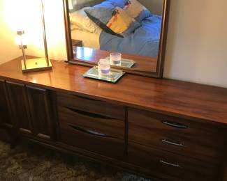Mcm chest of drawers with mirror, has a matching chest dresser and, 2 matching nightstands and headboard! Sharp table top lamp too!