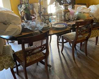 Duncan Phyfe dining room table 2 leaves and chairs
