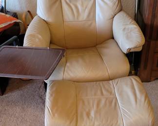2 matching Stressless chairs,tray and ottomans