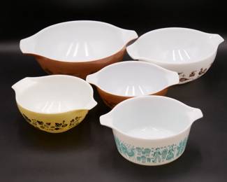 Large Lot of Vintage Pyrex Bowls (Lot of 5) 