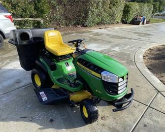 John Deere E130 Lawn Tractor and Ride-On Mower 