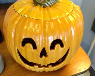 Large Atlantic mold Jack o Lantern.