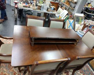 Large kitchen table with very comfortable chairs. Comes with two leaves