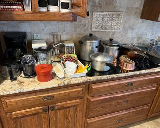 Kitchen items/Cookware 