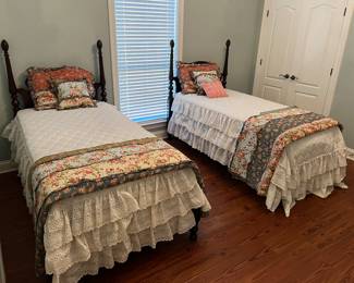 Pineapple Tip Twin Beds