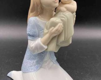 Nao by Lladro Porcelain Figurine Mother And Child 
